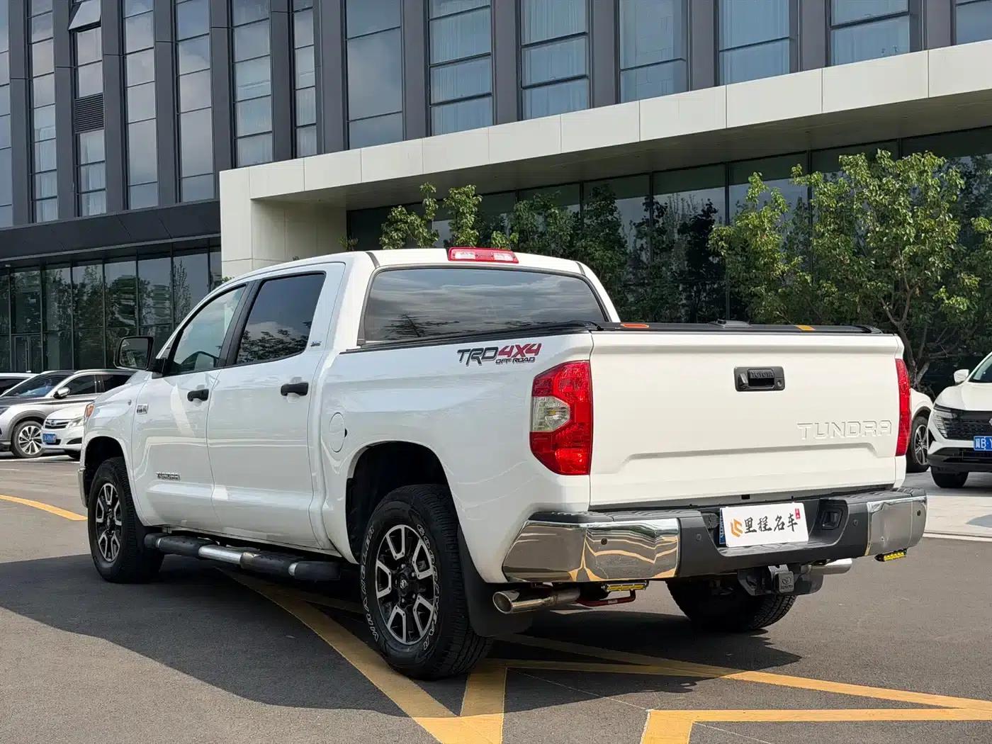 2017 Tundra 5.7L Canadian Spec — миниатюра 7