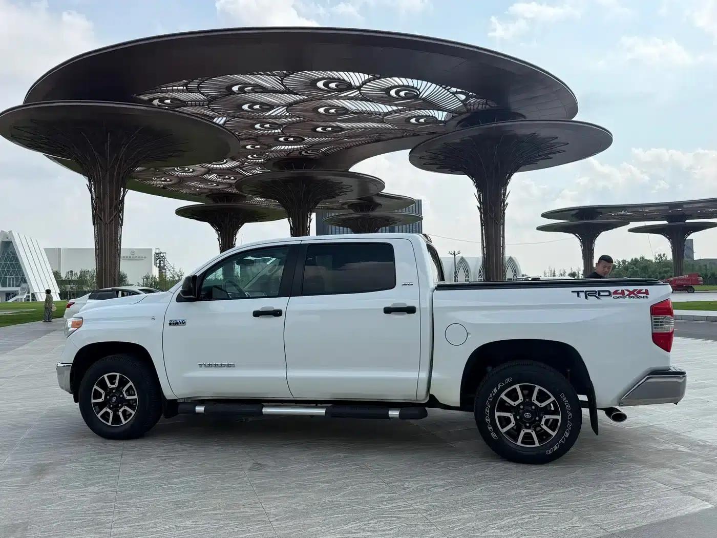 2017 Tundra 5.7L Canadian Spec — миниатюра 8