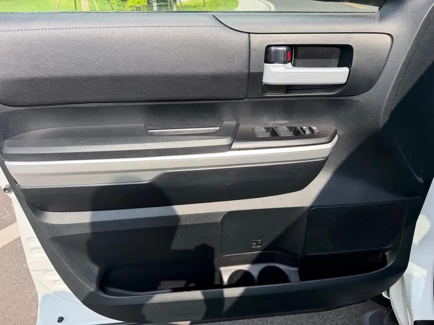 2017 Tundra 5.7L Canadian Spec — миниатюра 9