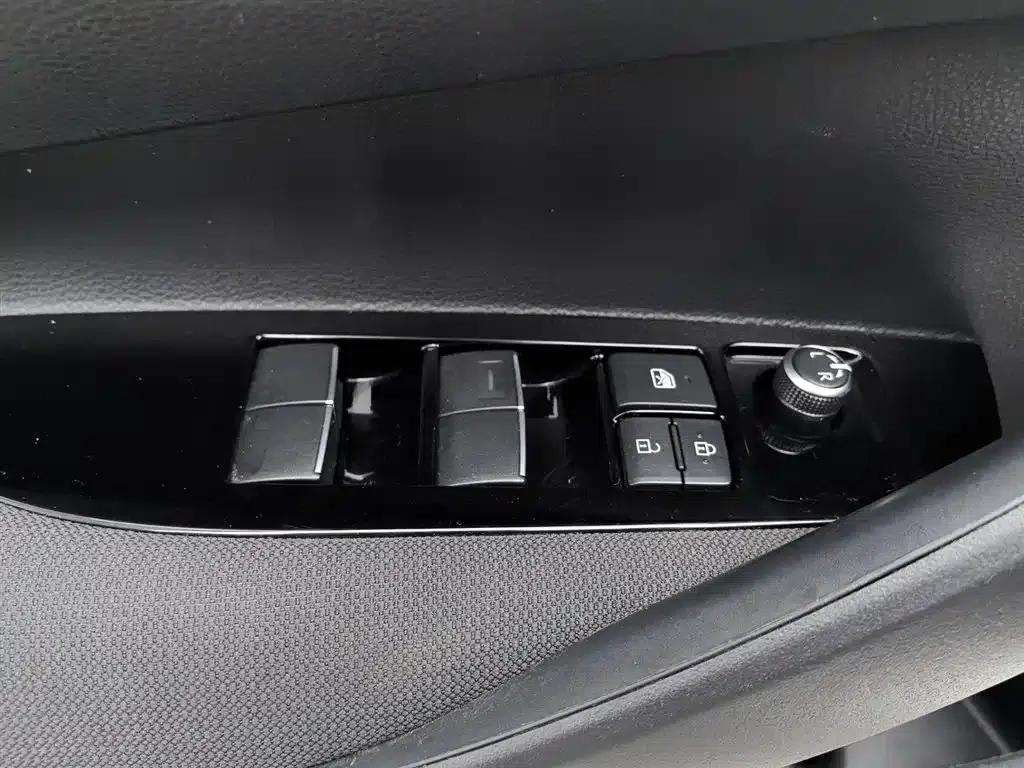 2021 Avalon 2.0L Entry-level Edition — миниатюра 9