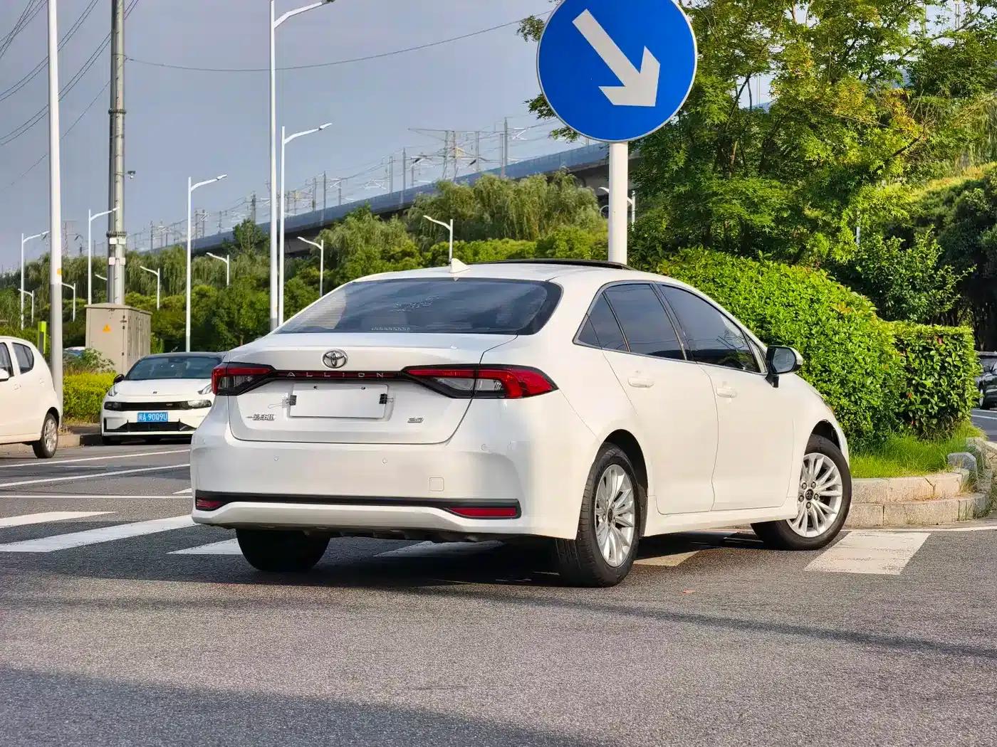 2022 Toyota Avalon 2.0L Elite Edition — миниатюра 2