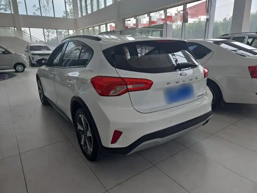 Ford Focus Active 2020 EcoBoost 180 Automatic Trend Edition — миниатюра 12