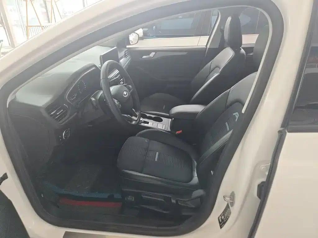 Ford Focus Active 2020 EcoBoost 180 Automatic Trend Edition — миниатюра 13