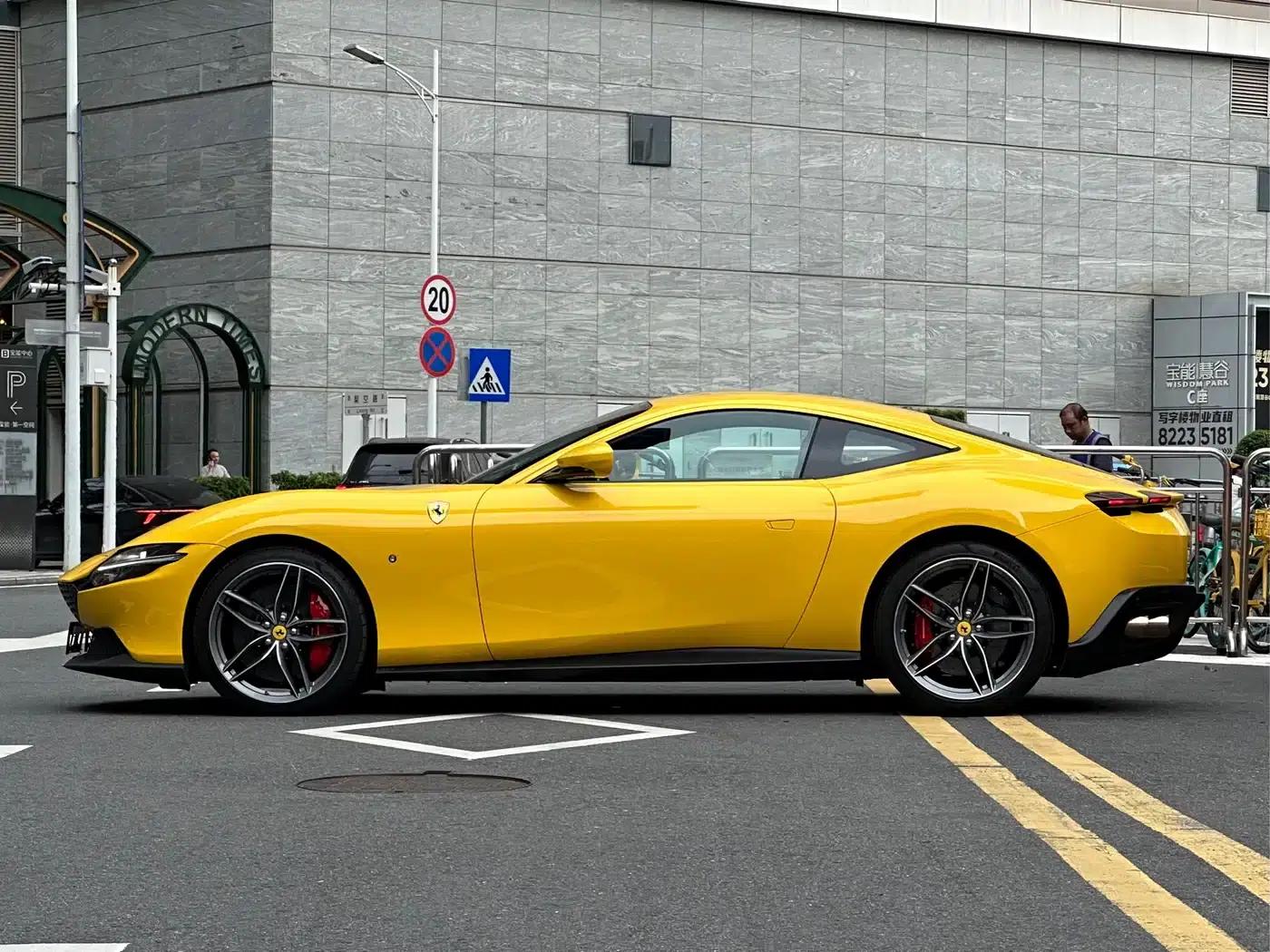 Roma 2020 3.9T V8 — миниатюра 4
