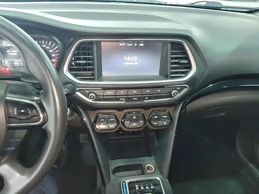 Trumpchi GS4 New Energy 2017 1.5L PHEV Smart Edition — миниатюра 13