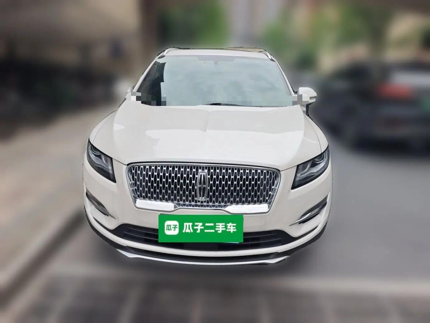 Lincoln MKC 2018 2.0T Two-Wheel Drive Deluxe Edition — миниатюра 2