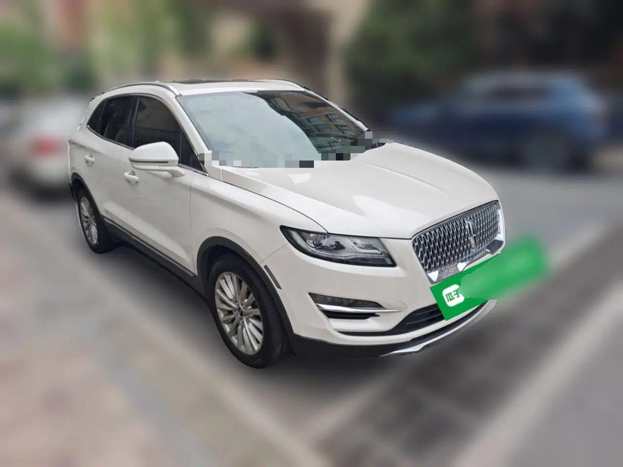 Lincoln MKC 2018 2.0T Two-Wheel Drive Deluxe Edition — миниатюра 3
