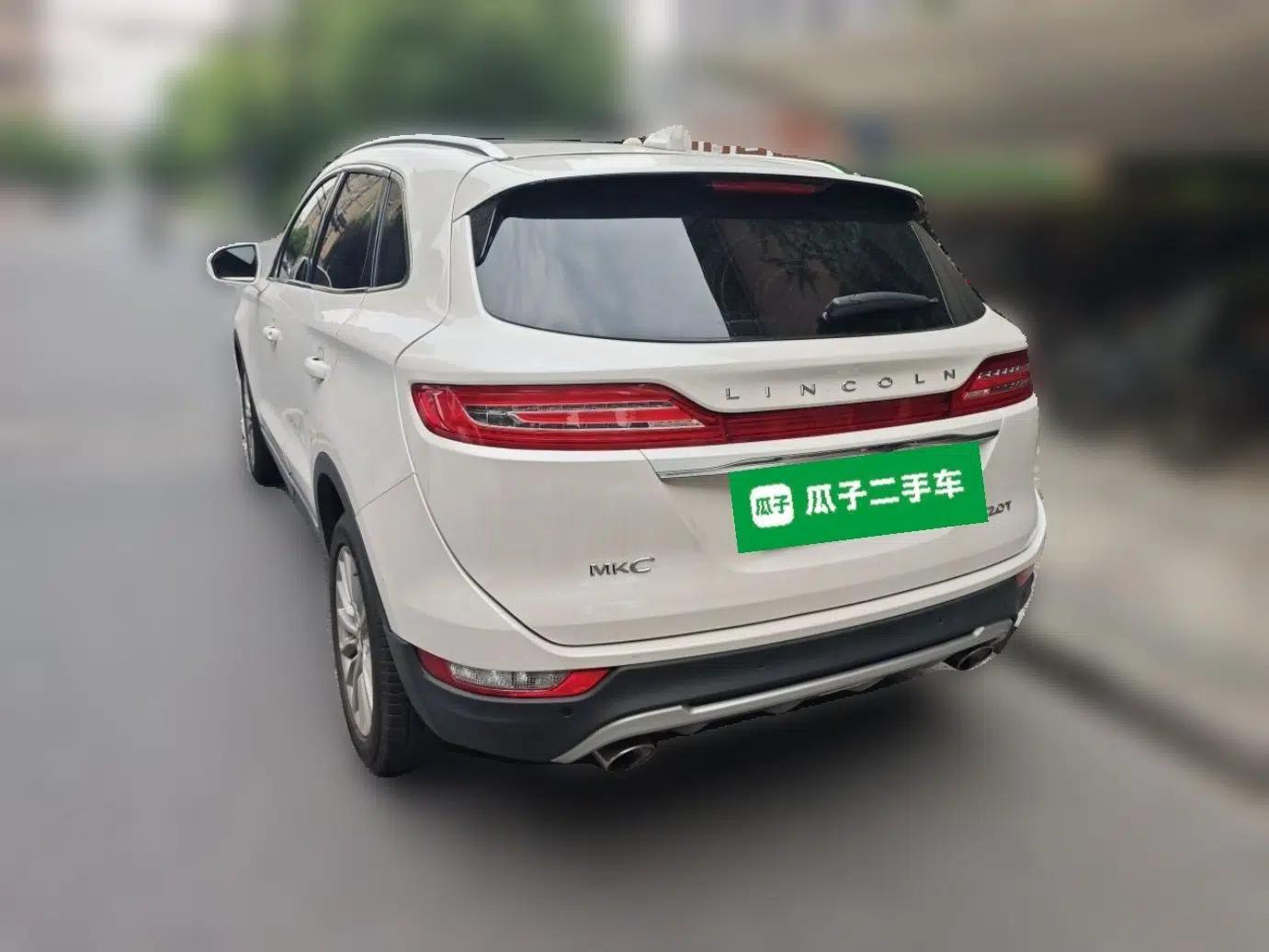 Lincoln MKC 2018 2.0T Two-Wheel Drive Deluxe Edition — миниатюра 4