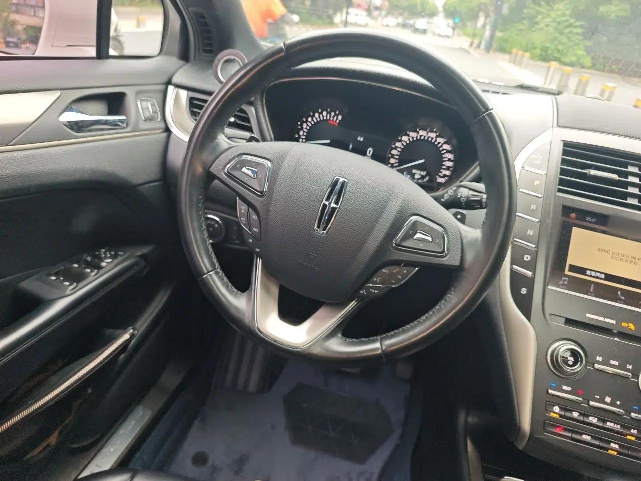 Lincoln MKC 2018 2.0T Two-Wheel Drive Deluxe Edition — миниатюра 10