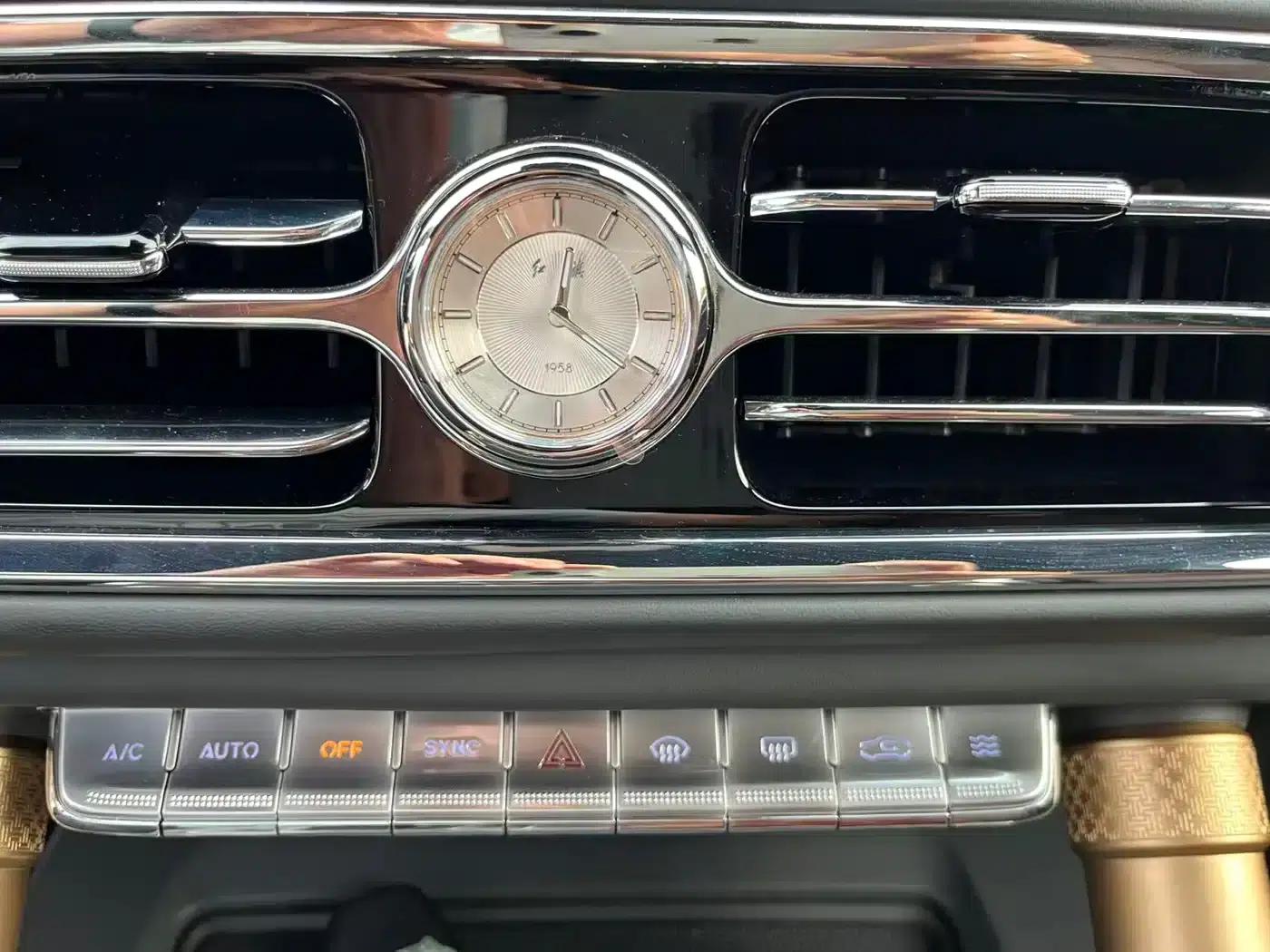 Hongqi Golden Sunflower National Glory 2022 4.0T Premium Flagship Edition 4-seater — миниатюра 15