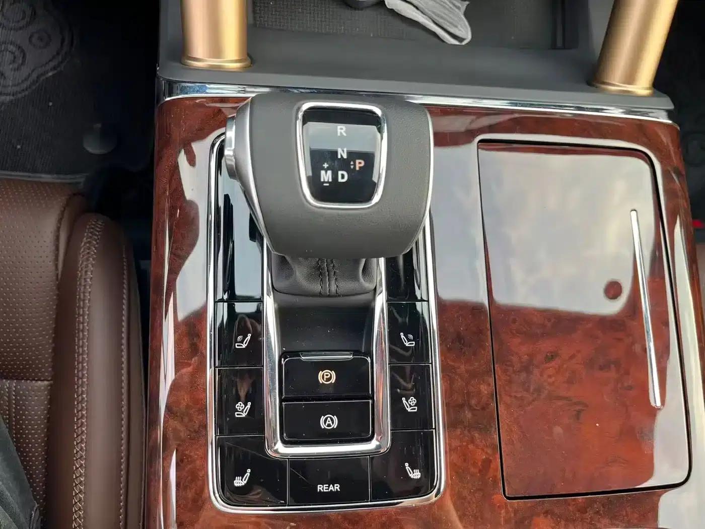 Hongqi Golden Sunflower National Glory 2022 4.0T Premium Flagship Edition 4-seater — миниатюра 17