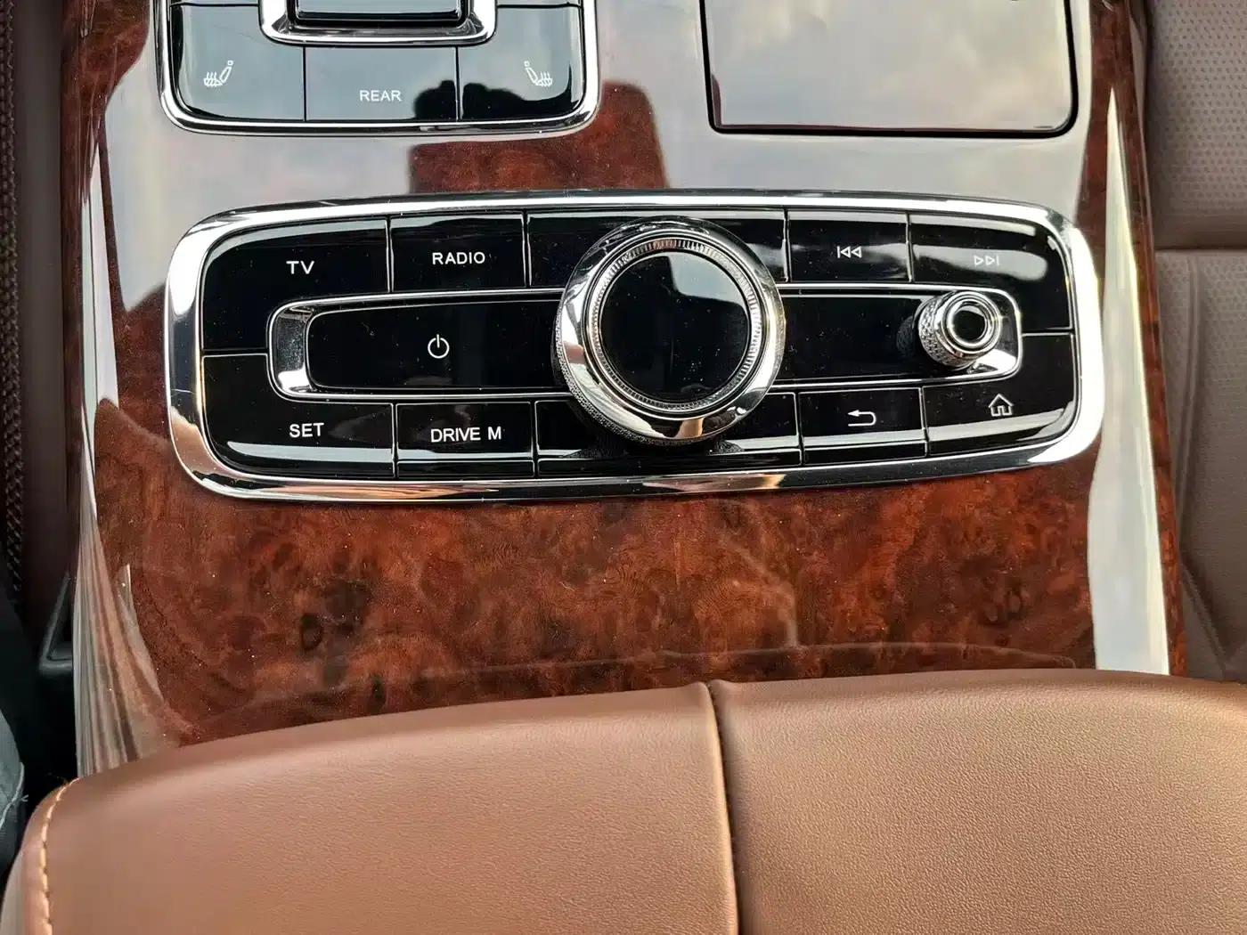 Hongqi Golden Sunflower National Glory 2022 4.0T Premium Flagship Edition 4-seater — миниатюра 18