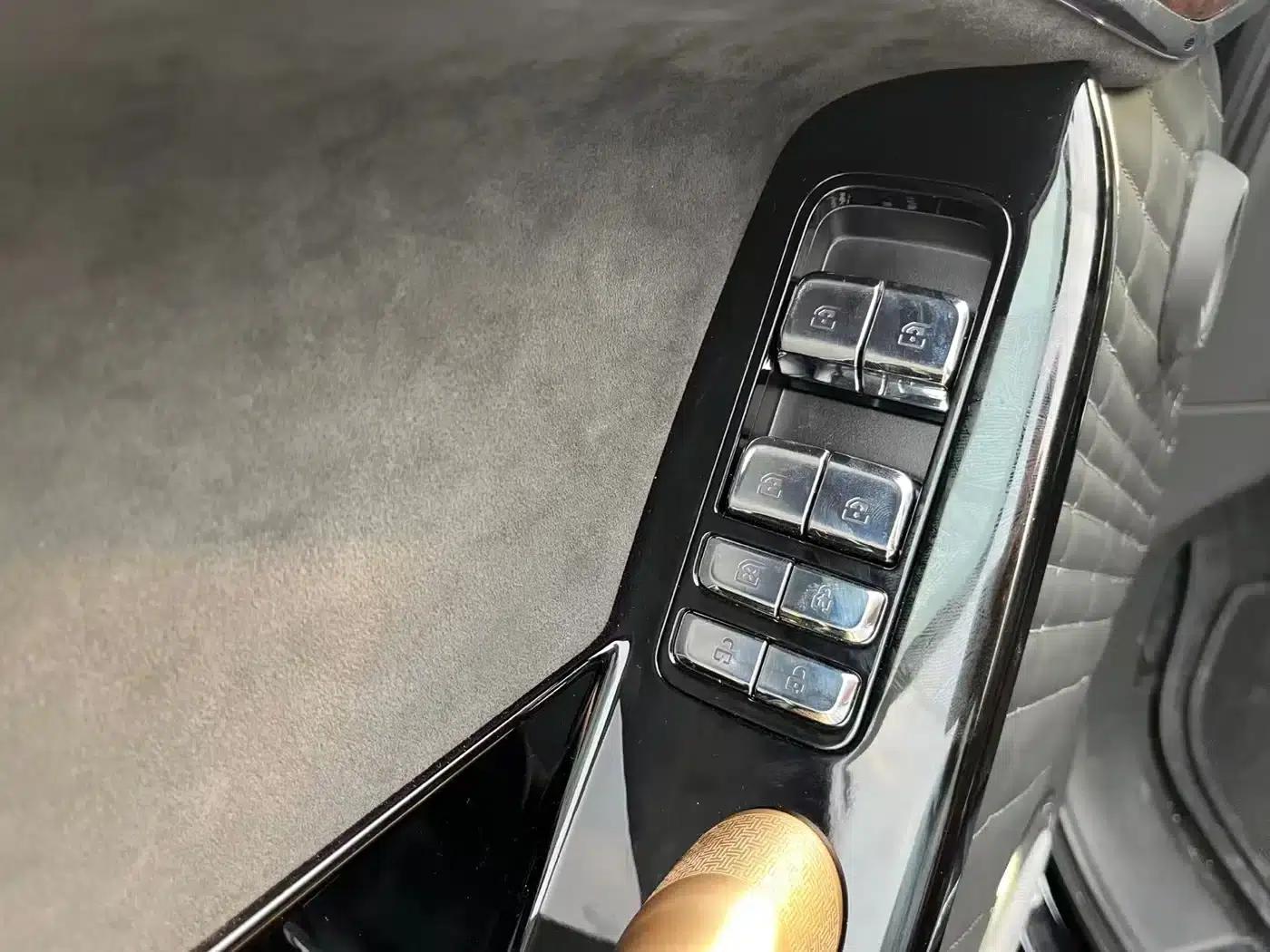 Hongqi Golden Sunflower National Glory 2022 4.0T Premium Flagship Edition 4-seater — миниатюра 22