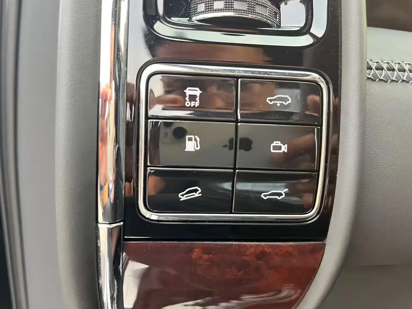Hongqi Golden Sunflower National Glory 2022 4.0T Premium Flagship Edition 4-seater — миниатюра 25