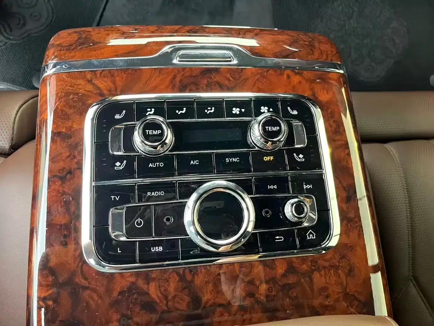 Hongqi Golden Sunflower National Glory 2022 4.0T Premium Flagship Edition 4-seater — миниатюра 27