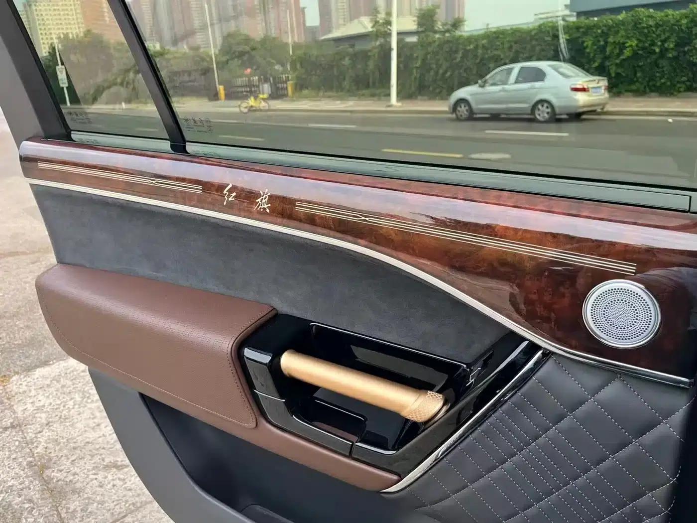 Hongqi Golden Sunflower National Glory 2022 4.0T Premium Flagship Edition 4-seater — миниатюра 29