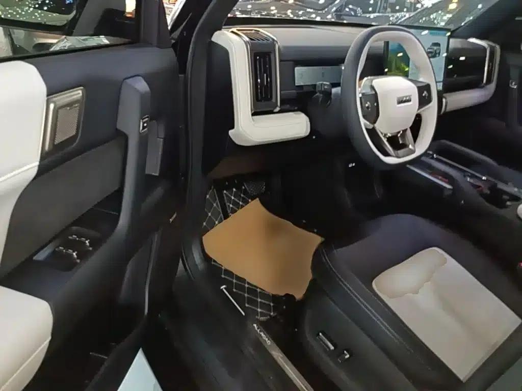 iCAR 03T 2024 Model 520km Two-Wheel Drive Long Range Version — миниатюра 16