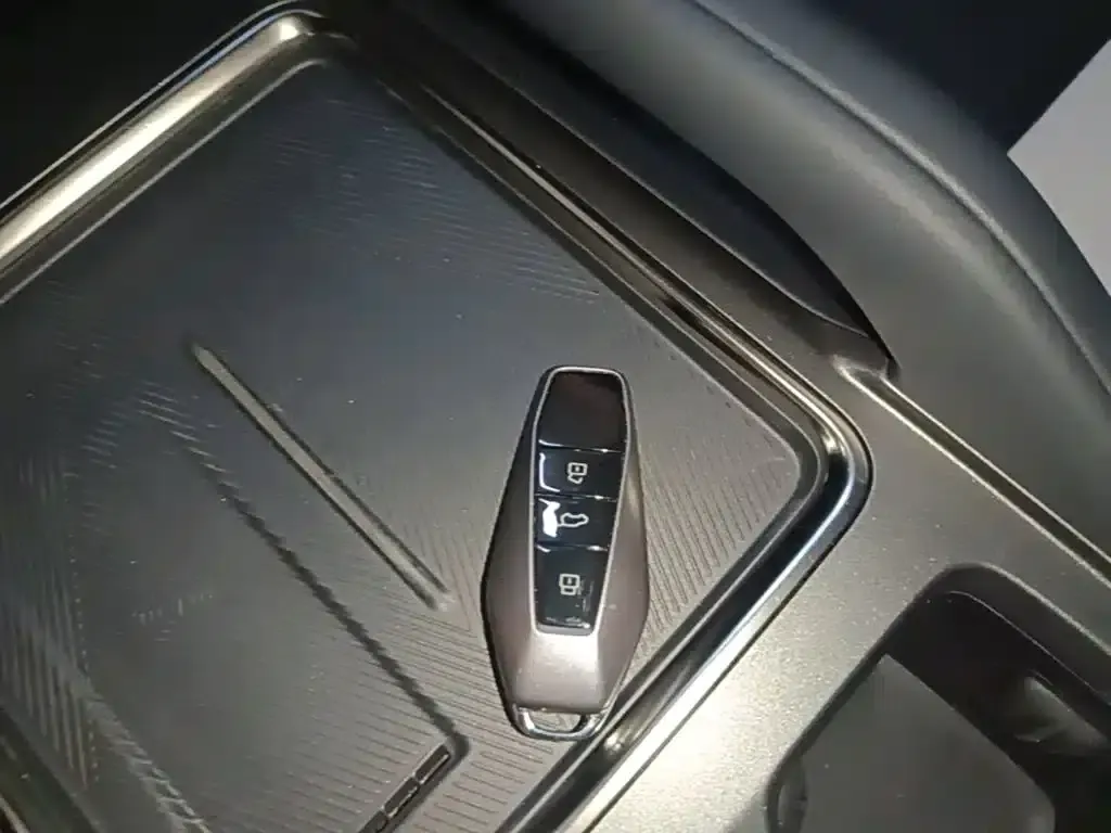 iCAR 03T 2024 Model 520km Two-Wheel Drive Long Range Version — миниатюра 9