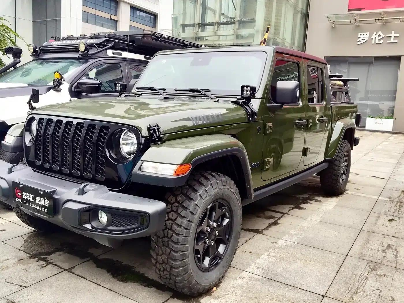 Gladiator 2021 3.6L Canadian Spec — миниатюра 1