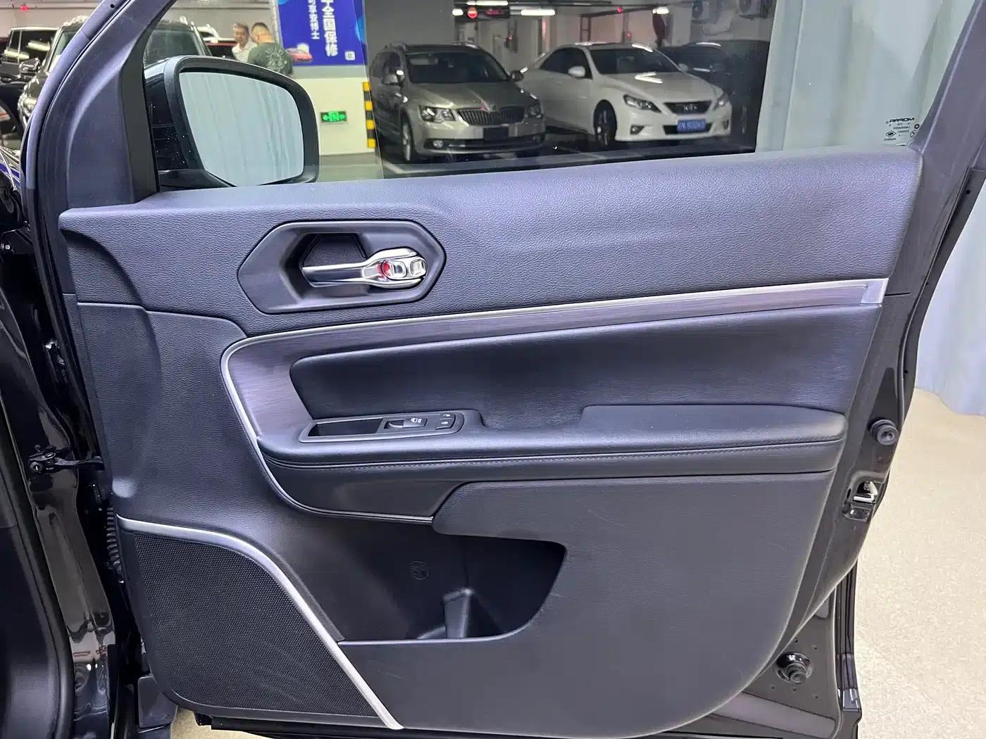 Grand Commander 2018 2.0T 4WD Premium Edition (National V Emission Standard) — миниатюра 13