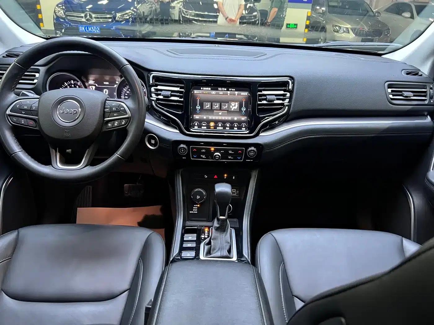 Grand Commander 2018 2.0T 4WD Premium Edition (National V Emission Standard) — миниатюра 15