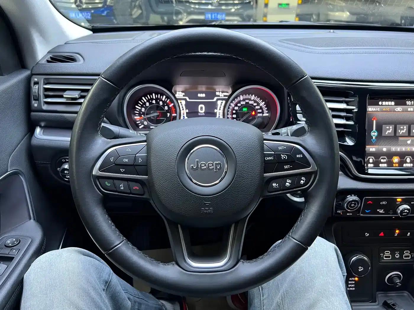 Grand Commander 2018 2.0T 4WD Premium Edition (National V Emission Standard) — миниатюра 5
