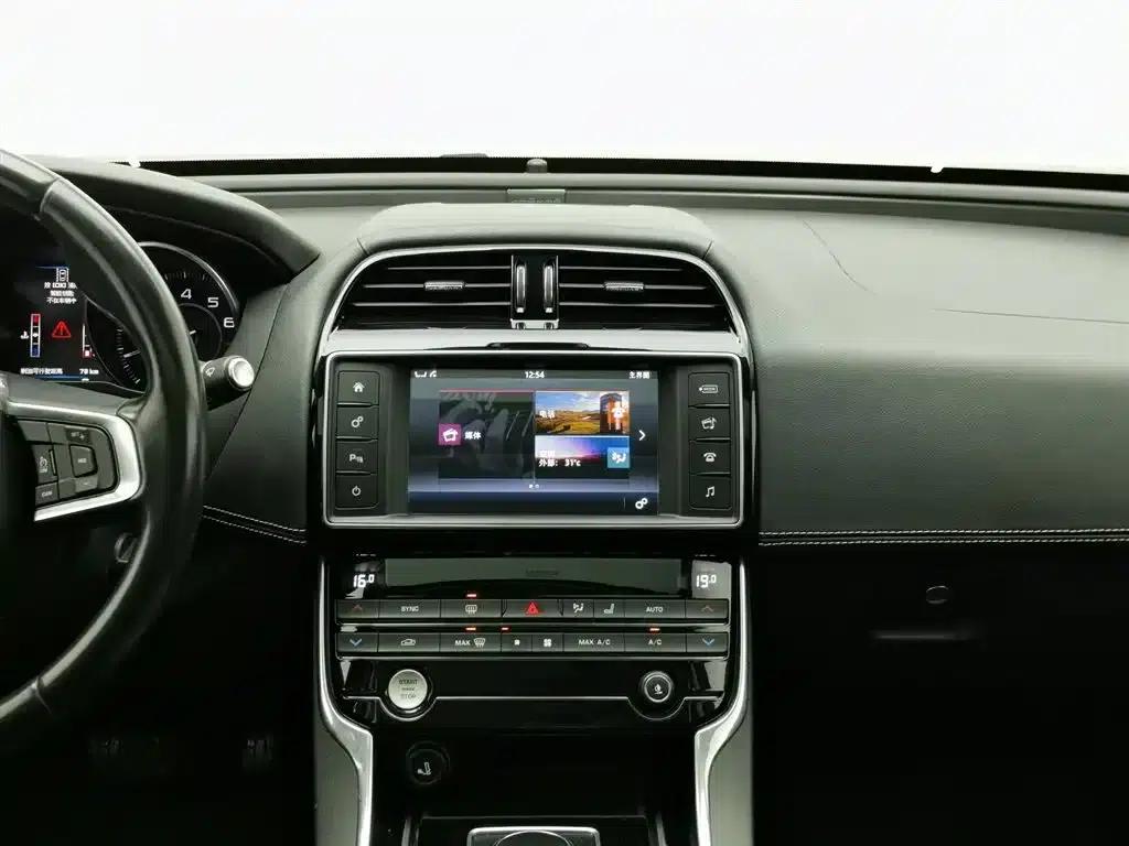 Jaguar XE 2015 2.0T 200PS R-Sport — миниатюра 12
