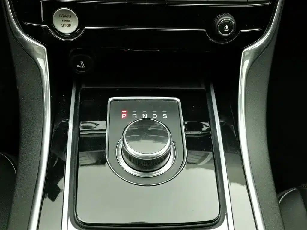 Jaguar XE 2015 2.0T 200PS R-Sport — миниатюра 13