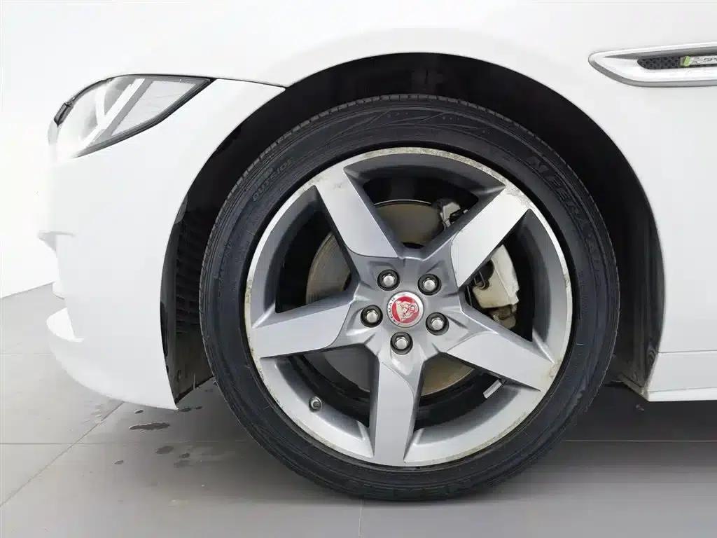 Jaguar XE 2015 2.0T 200PS R-Sport — миниатюра 17