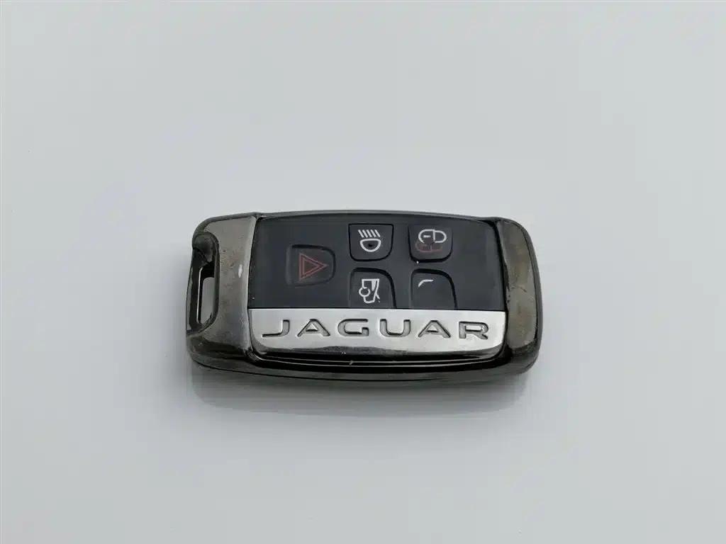Jaguar XE 2015 2.0T 200PS R-Sport — миниатюра 19