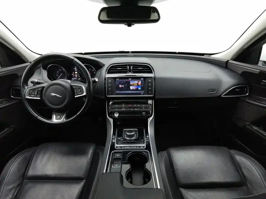 Jaguar XE 2015 2.0T 200PS R-Sport — миниатюра 5