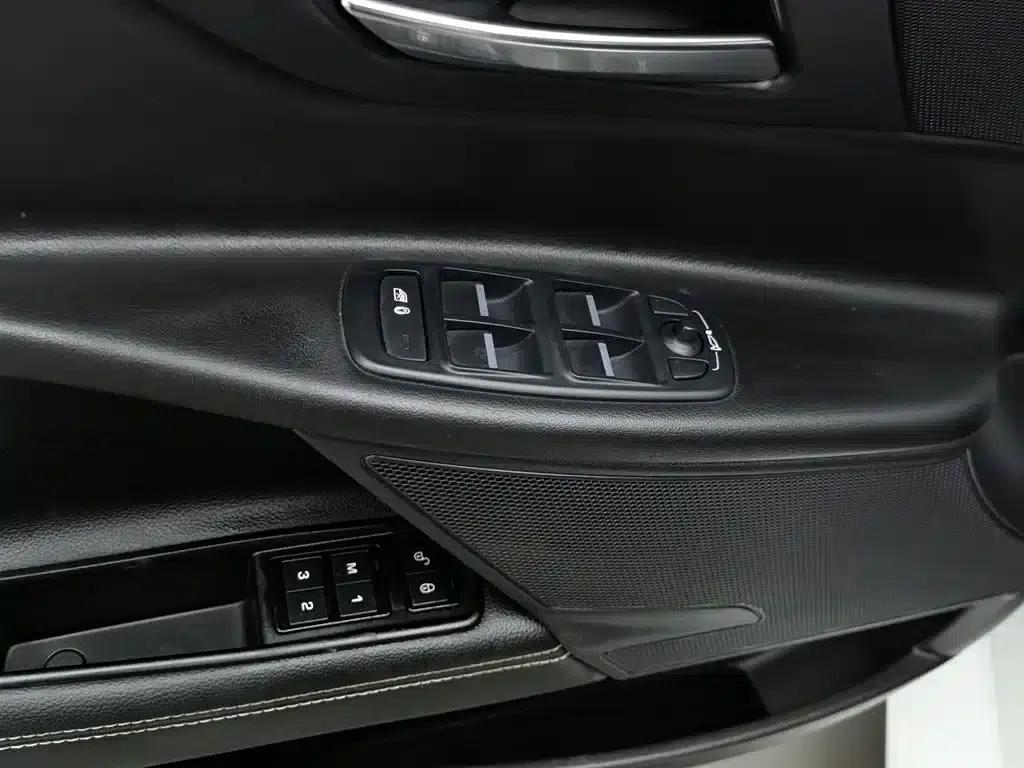 Jaguar XE 2015 2.0T 200PS R-Sport — миниатюра 9