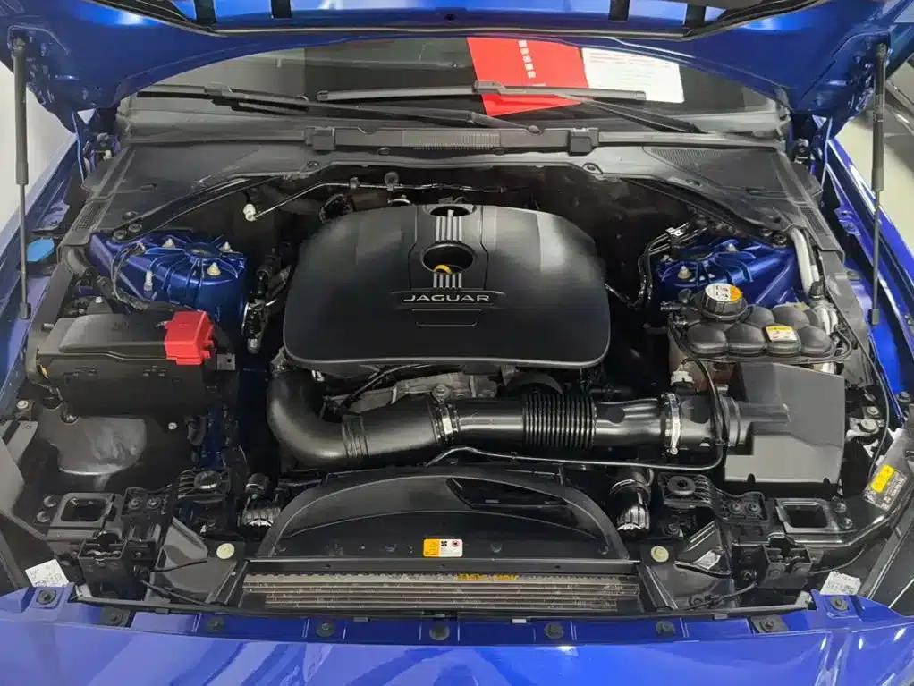Jaguar XE 2017 2.0T 200PS R-Sport — миниатюра 11