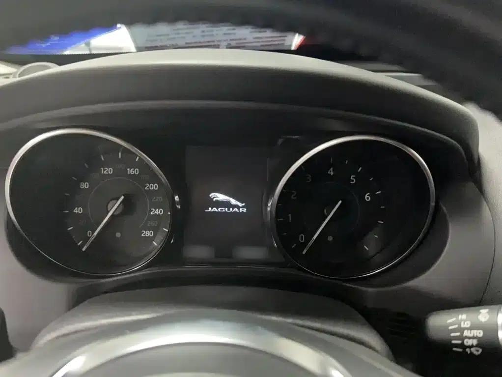 Jaguar XE 2017 2.0T 200PS R-Sport — миниатюра 4