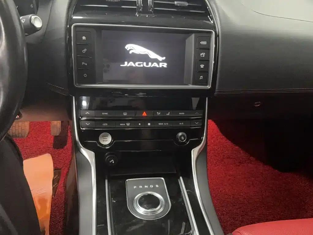 Jaguar XE 2017 2.0T 200PS R-Sport — миниатюра 6
