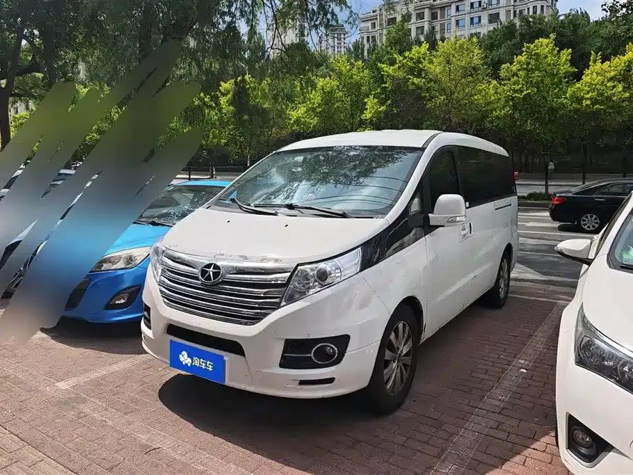 Refine M5 2013 2.0T Gasoline Automatic Business Edition — миниатюра 1