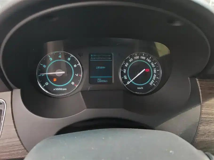 Refine M5 2013 2.0T Gasoline Automatic Business Edition — миниатюра 13