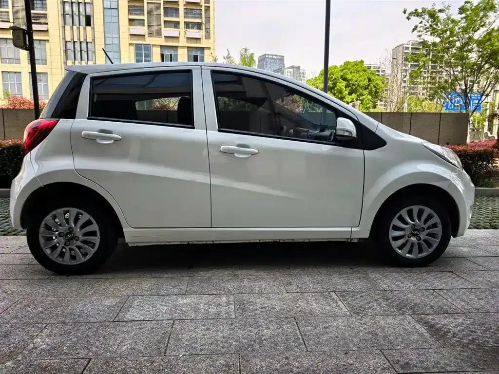 JAC iEV6E 2018 Upgraded Version iEV6E Luxury Edition — миниатюра 4