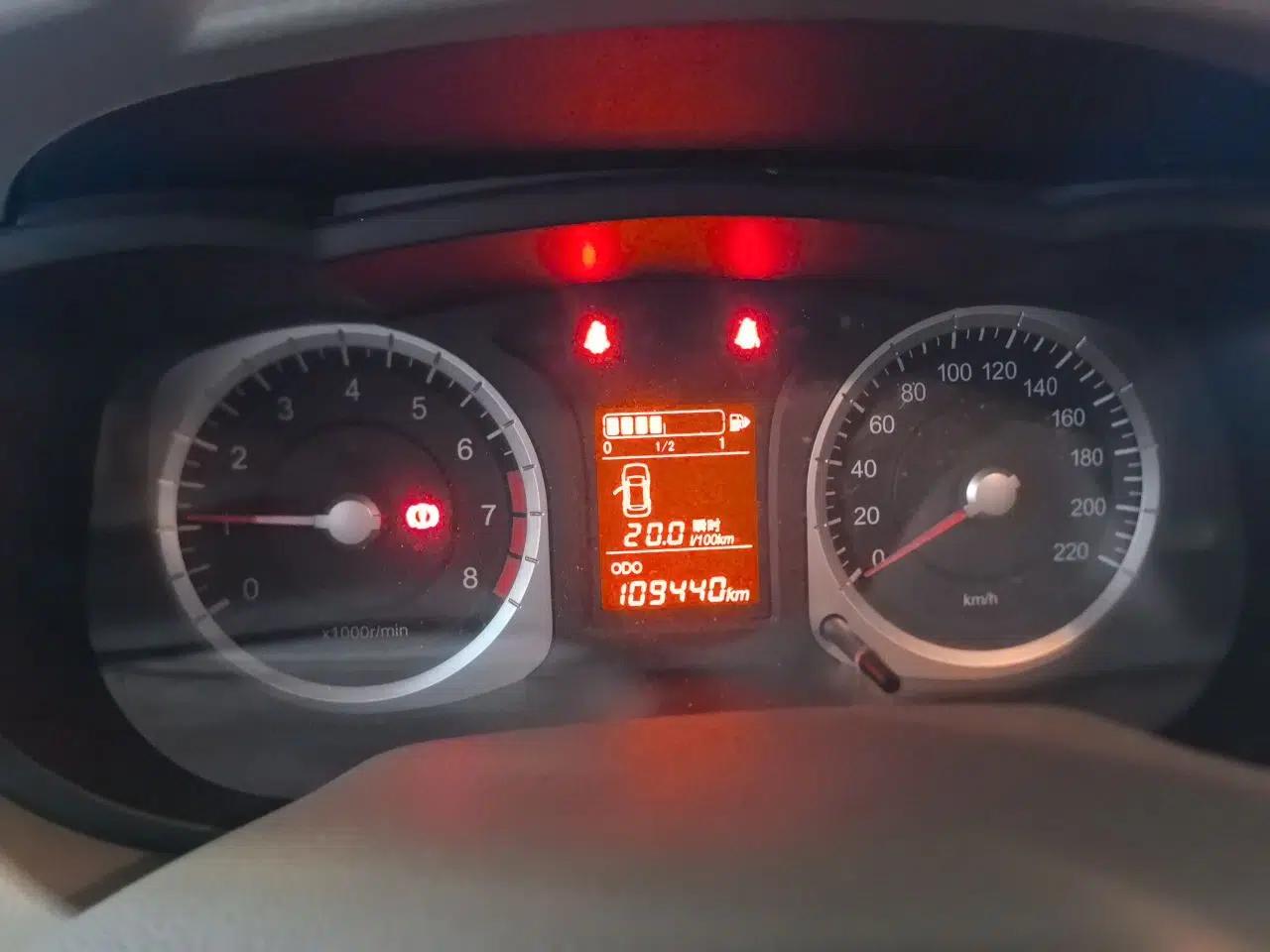 Venucia D50 2013 1.6L Manual Luxury Edition — миниатюра 11