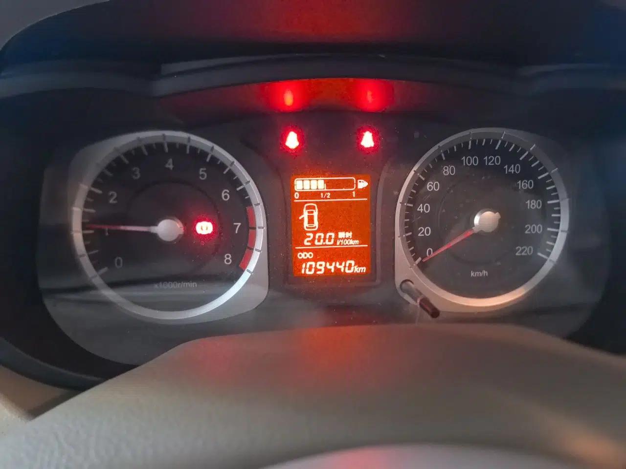 Venucia D50 2013 1.6L Manual Luxury Edition — миниатюра 12