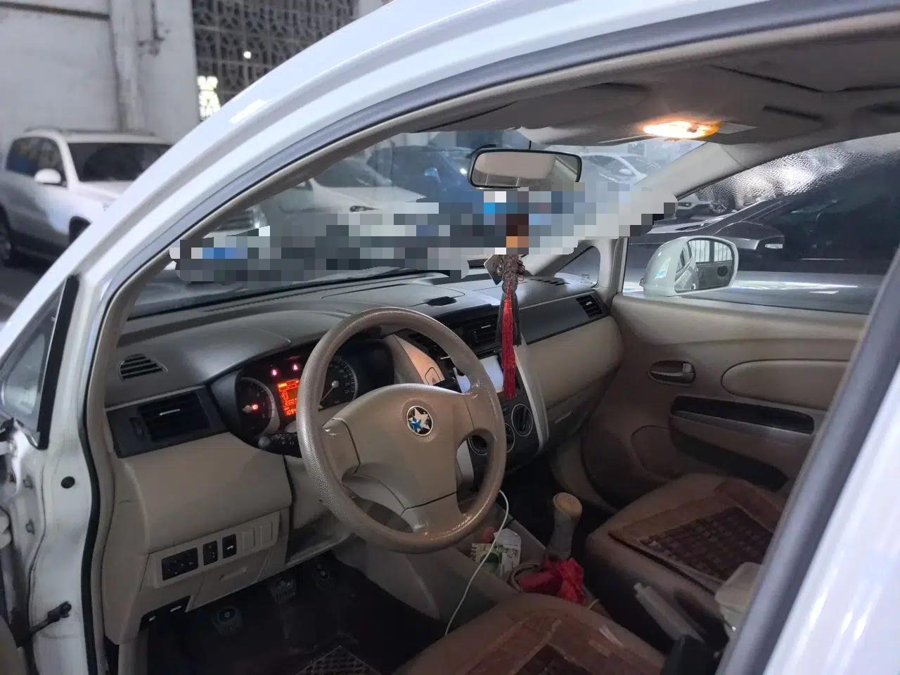 Venucia D50 2013 1.6L Manual Luxury Edition — миниатюра 18