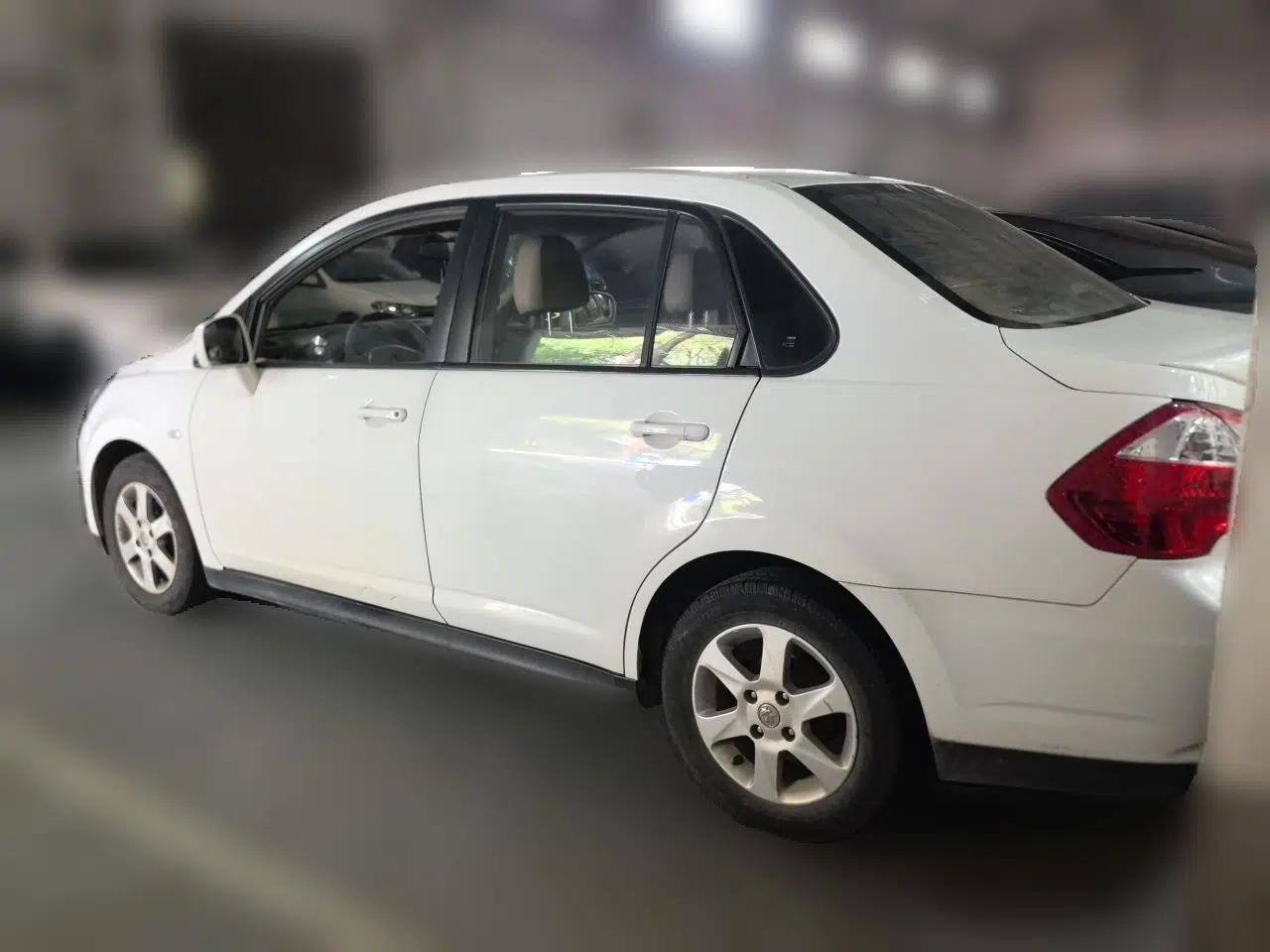 Venucia D50 2013 1.6L Manual Luxury Edition — миниатюра 4