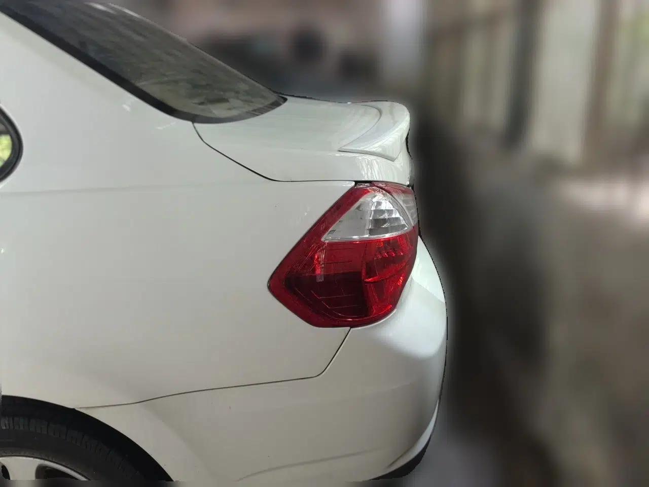 Venucia D50 2013 1.6L Manual Luxury Edition — миниатюра 5
