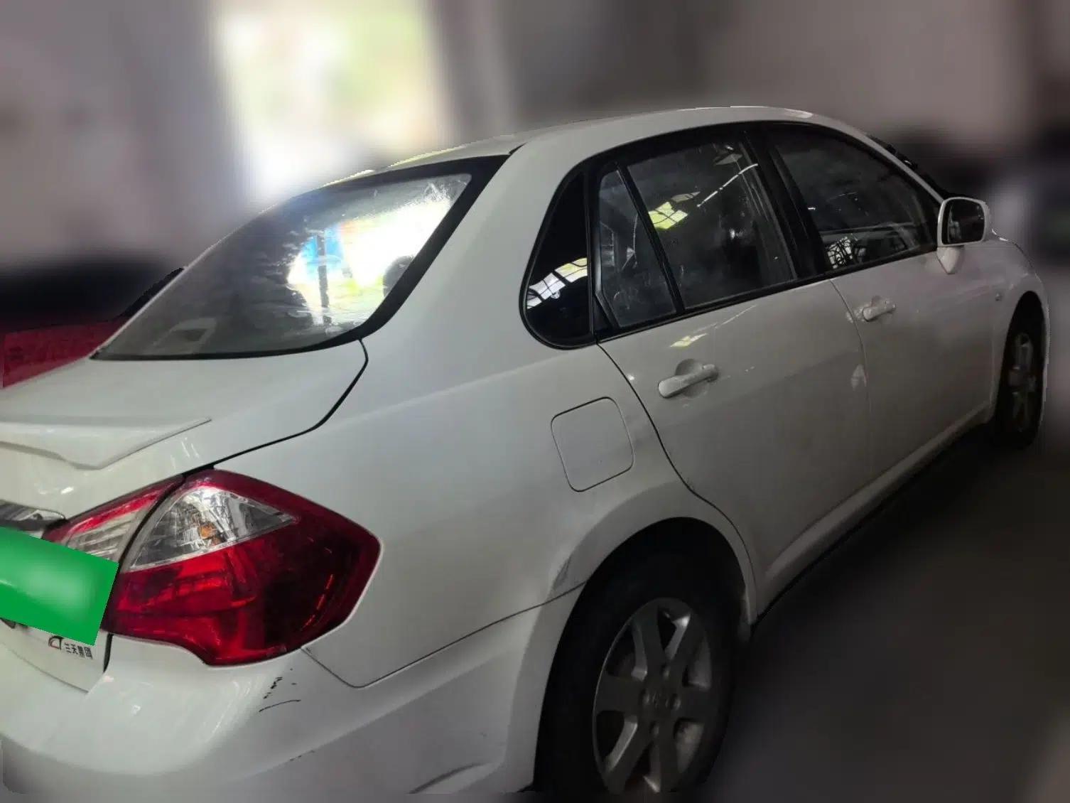 Venucia D50 2013 1.6L Manual Luxury Edition — миниатюра 6