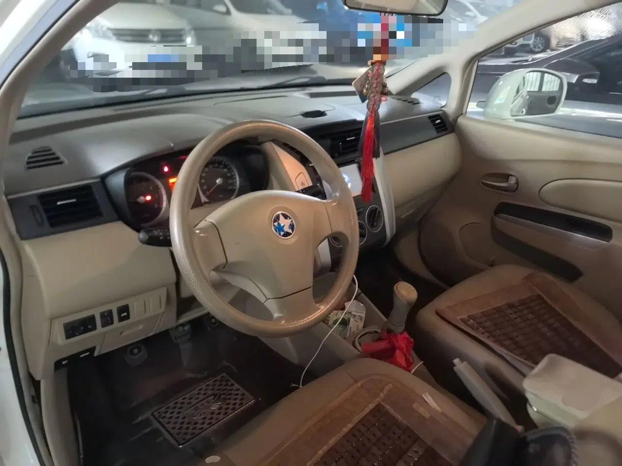 Venucia D50 2013 1.6L Manual Luxury Edition — миниатюра 9