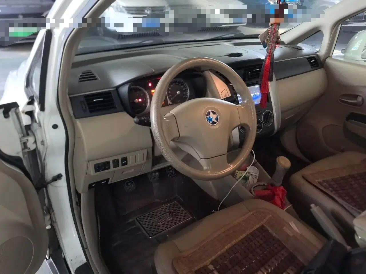 Venucia D50 2013 1.6L Manual Luxury Edition — миниатюра 10