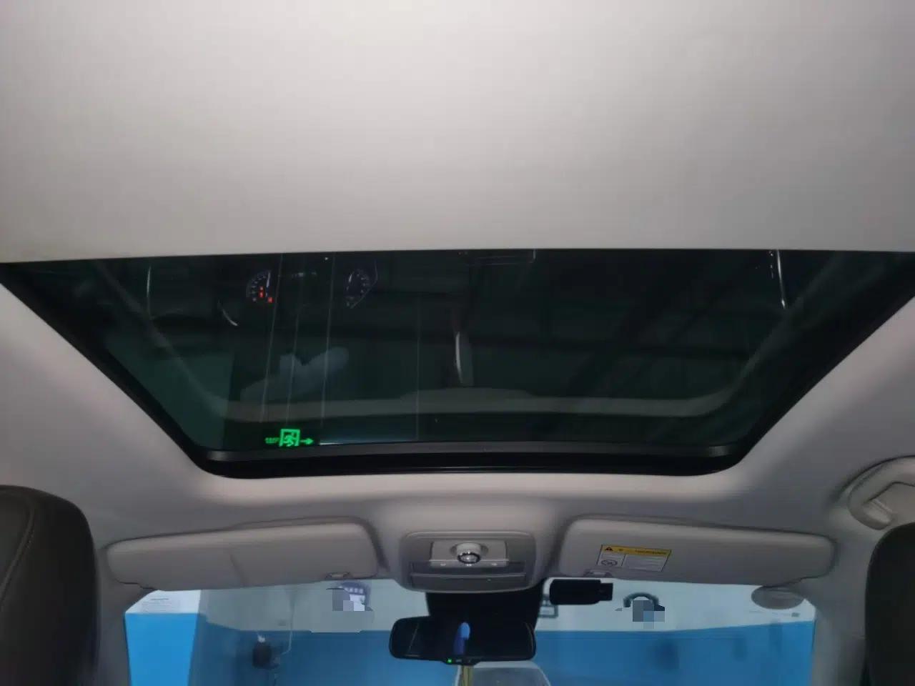 Roewe RX8 2018 30T Smart Connectivity Two-Wheel Drive Supreme Edition — миниатюра 15