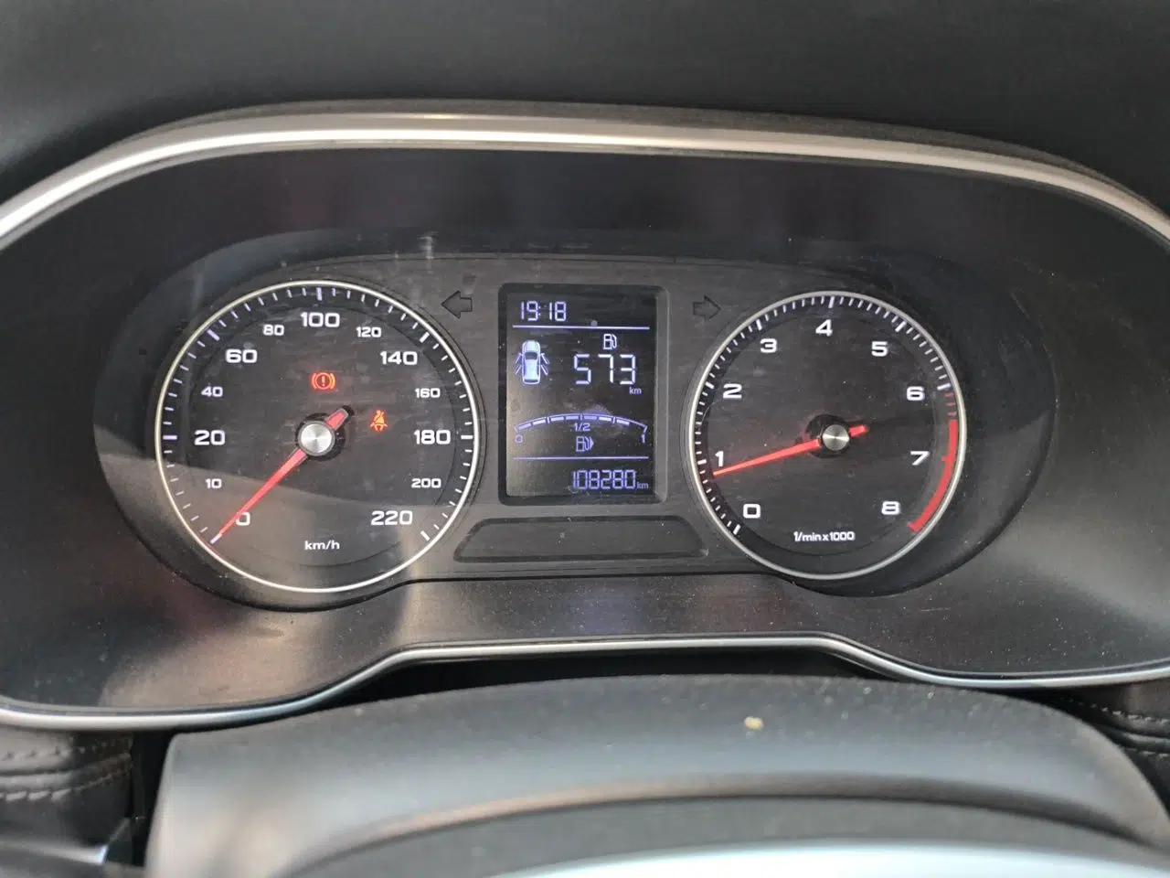 Roewe RX3 2018 1.6L Manual Elite Edition — миниатюра 11