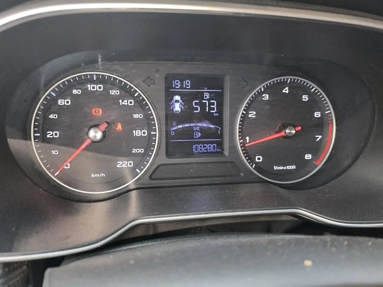 Roewe RX3 2018 1.6L Manual Elite Edition — миниатюра 12