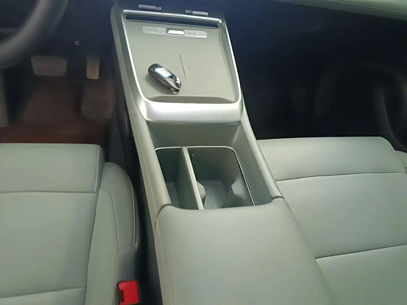 Roewe D6 2025 450km Deluxe Edition — миниатюра 16